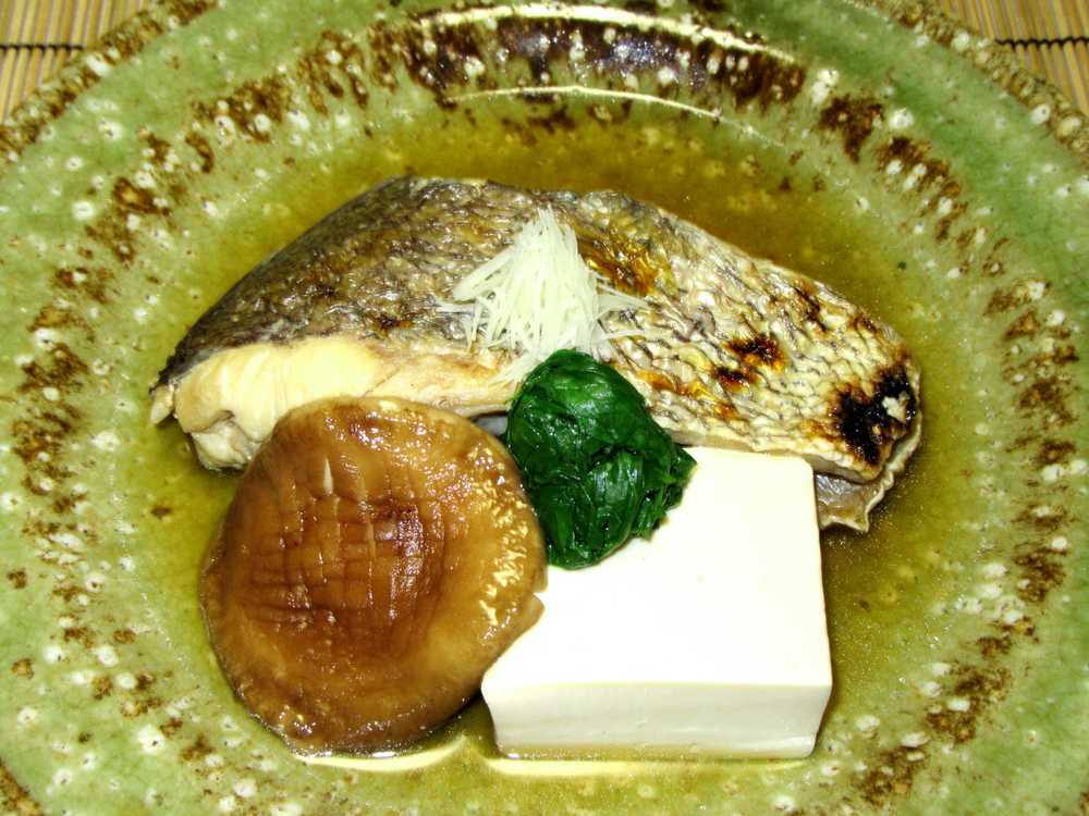 煮魚のこつ 魚を煮る酒と醤油の割合比率 基本の煮物レシピ 家庭で役立つ 料理のコツ 使える調理雑学レシピ